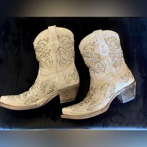 16)
CORRAL WOMEN'S METALLIC GLITTER INLAY & CRYSTAL BOOTS - SNIP TOE Corral
6.5